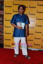 at the book launch of The Thing about Thugs in Landmark, Andheri on 12th Aug 2010 (3).JPG
